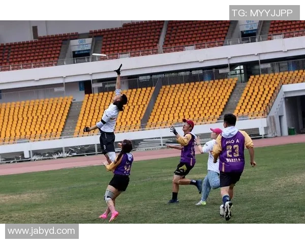 上海飞盘队在极限运动会中的默契配合与精彩表现分析