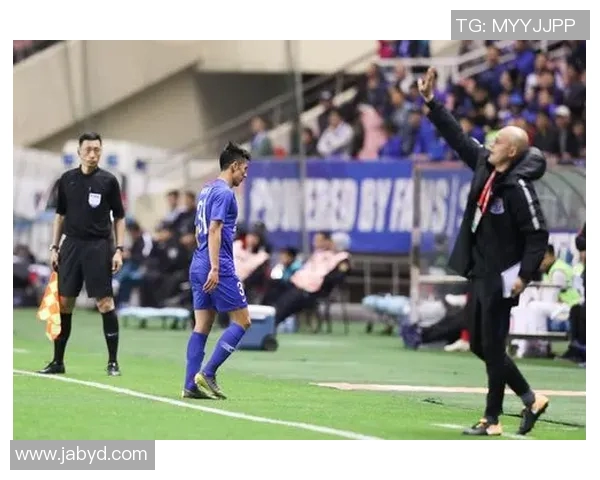 王伟专访:从青涩球员到足球教练的心路历程回顾