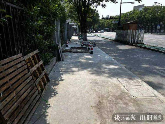 博鱼体育记者帮 杭州文三路人行道上的盲道